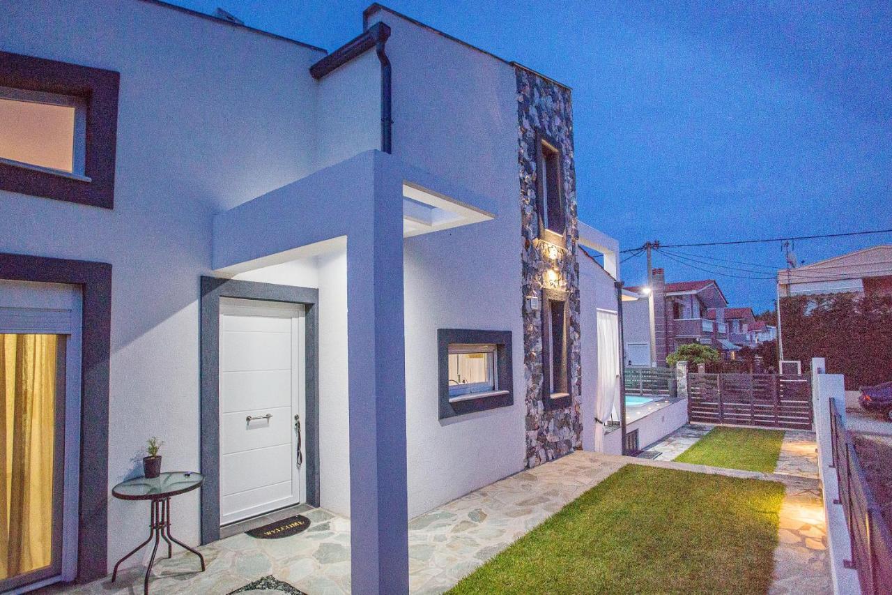 Joy C Deluxe Vila Nea Iraklitsa Exterior foto